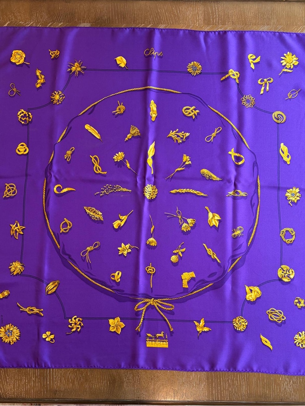 HERMES Clips Carre 90 Silk 100% Scarf Multicolor Hand Rolled Made in France